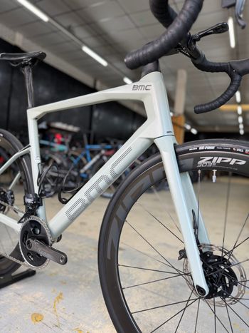 Używany BMC Roadmachine 01 THREE 2021 2021 Road & Gravel — zdjęcie 4 z 24