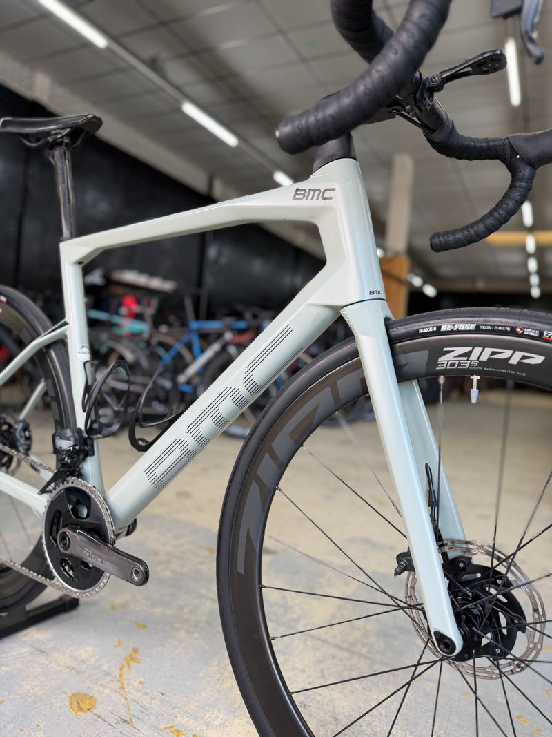 Used BMC Roadmachine 01 THREE 2021 2021 Road & Gravel, White — image 4 of 24