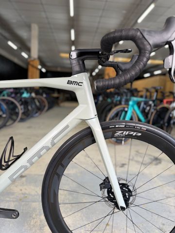 Used BMC Roadmachine 01 THREE 2021 2021 Road & Gravel, White — image 7 of 24