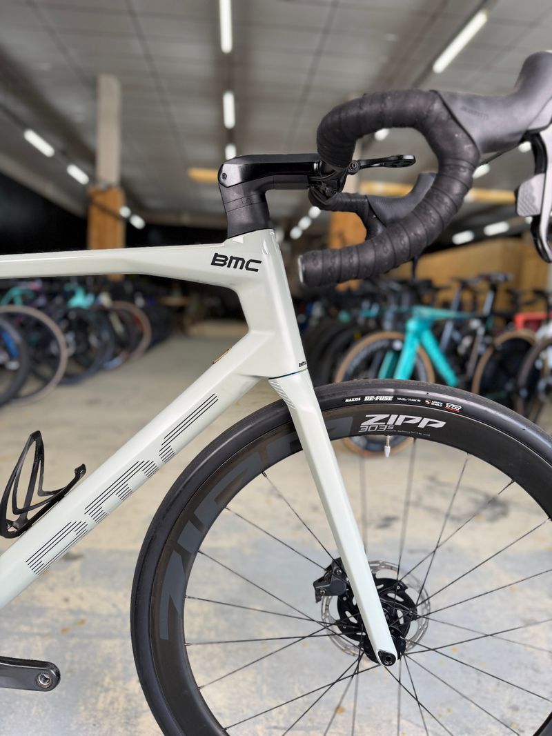 Used BMC Roadmachine 01 THREE 2021 2021 Road & Gravel, White — image 7 of 24