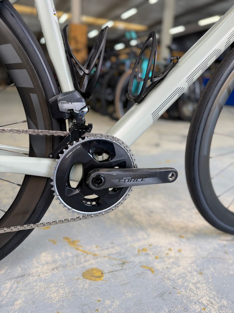 Used BMC Roadmachine 01 THREE 2021 2021 Road & Gravel, White — image 12 of 24