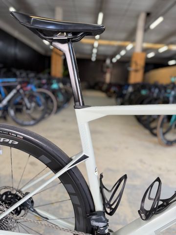 Used BMC Roadmachine 01 THREE 2021 2021 Road & Gravel, White — image 9 of 24