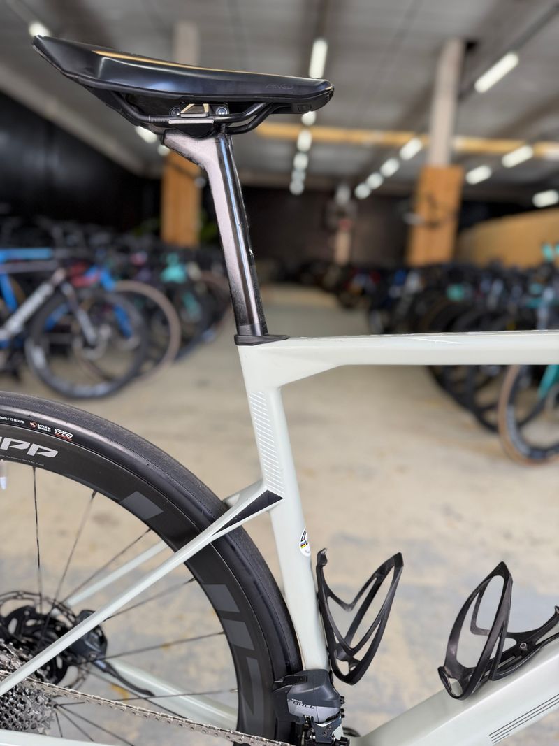 Used BMC Roadmachine 01 THREE 2021 2021 Road & Gravel, White — image 9 of 24