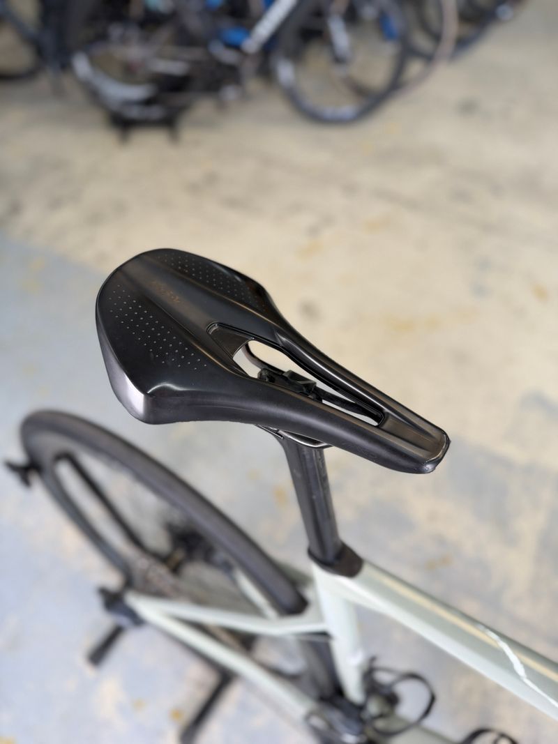 Used BMC Roadmachine 01 THREE 2021 2021 Road & Gravel, White — image 15 of 24