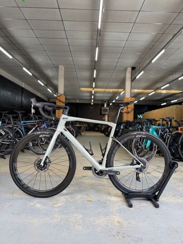 Used BMC Roadmachine 01 THREE 2021 2021 Road & Gravel, White — image 16 of 24
