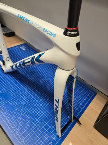 Używany Trek Émonda SLR 9 Disc 2020 Frameset 2020 Road & Gravel — zdjęcie 10 z 13