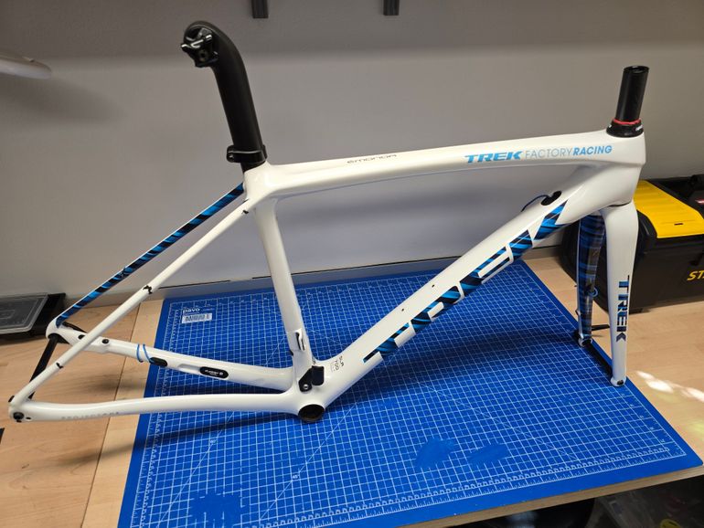 Używany Trek Émonda SLR 9 Disc 2020 Frameset 2020 Road & Gravel — zdjęcie 8 z 13
