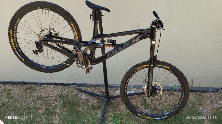 Použité Pivot PHOENIX 29 Race Zee 2024 2024 Mountainbike — obrázek 1 z 8