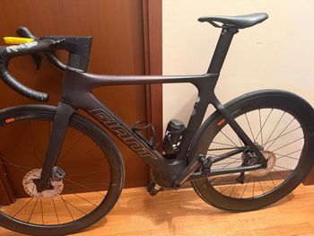 Używany Giant Propel Advanced Pro Disc 1 2021 2021 Road & Gravel