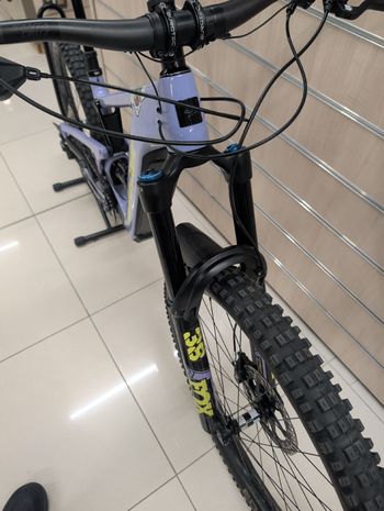 Tweedehands Santa Cruz Bullit XT Air / Carbon CC / MX 2021 2021 Mountainbike — afbeelding 4 van 8
