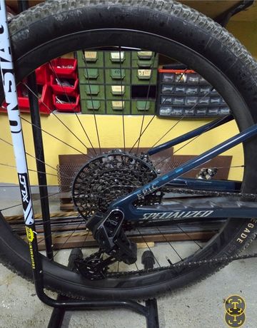 Used Specialized Epic World Cup Pro 2024 2024 Mountainbike, Green, 29 — image 2 of 3