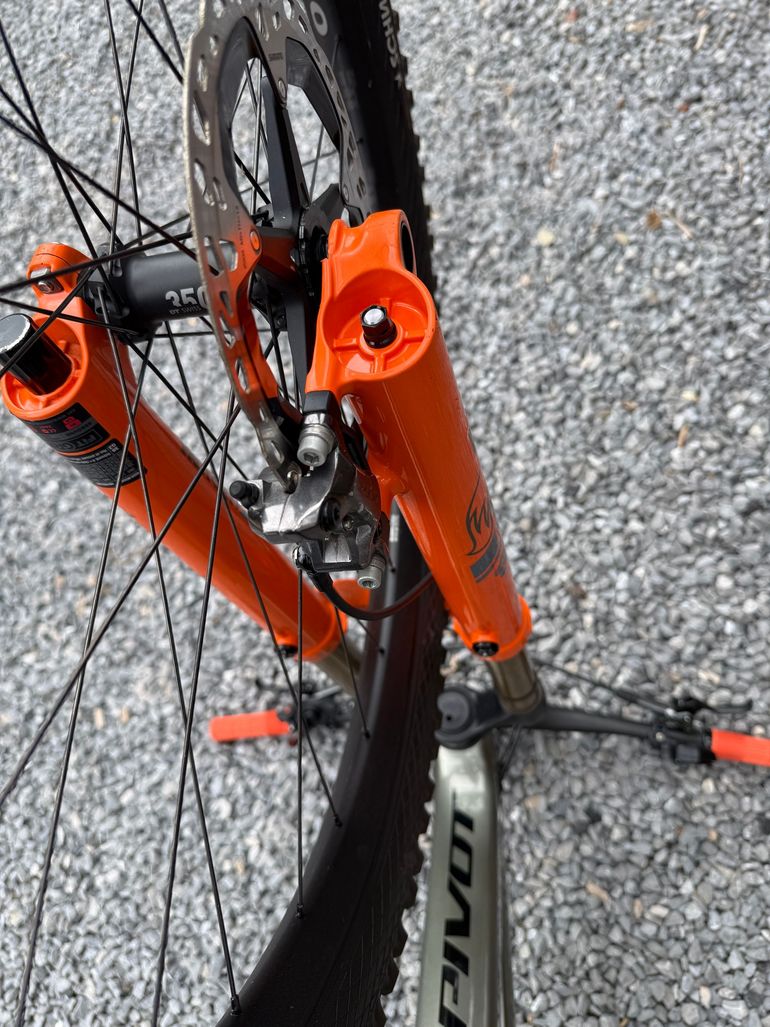 Brugt Pivot Firebird 29 Team XTR 2023 2023 Mountainbike — billede 18 af 19