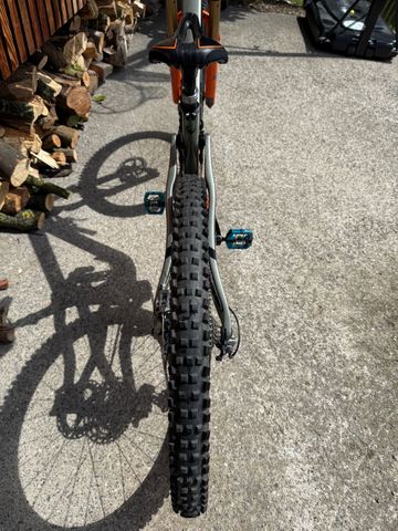 Brugt Pivot Firebird 29 Team XTR 2023 2023 Mountainbike — billede 3 af 19