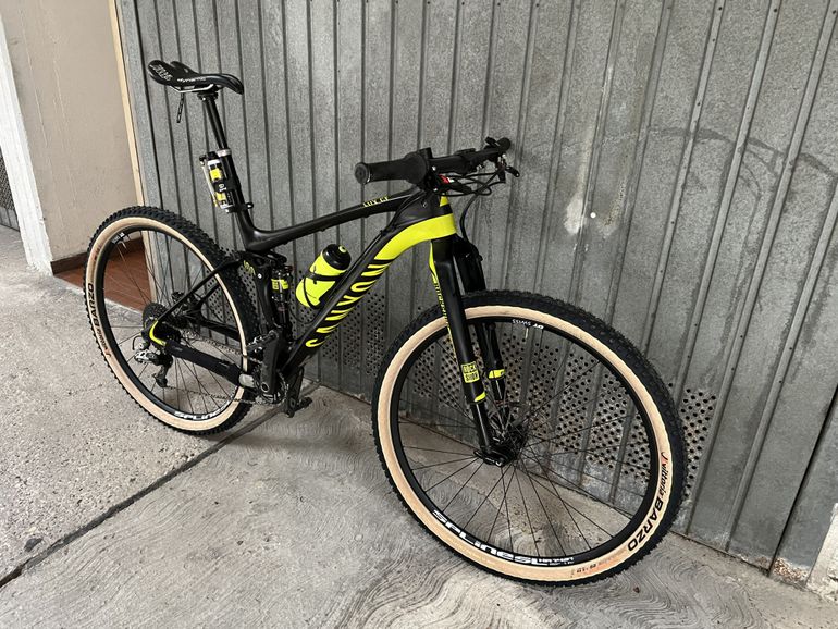 Gebrauchtes Canyon Lux Cf 9.9 2015 Mountainbike, Schwarz — Bild 2 von 9