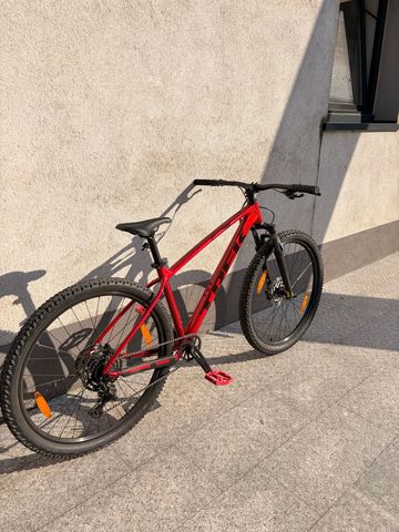 Used Trek Marlin 5 Gen 3 2026 2026 Mountainbike, Red, 27.5, 29 — image 4 of 13