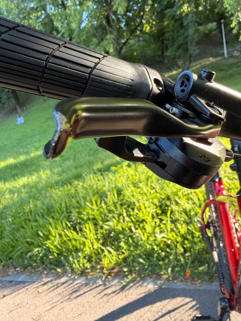 Used Trek Marlin 5 Gen 3 2026 2026 Mountainbike, Red, 27.5, 29 — image 9 of 13