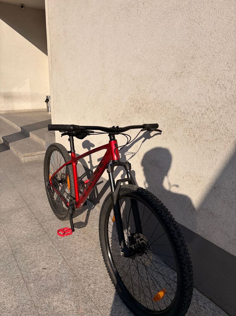 Used Trek Marlin 5 Gen 3 2026 2026 Mountainbike, Red, 27.5, 29 — image 2 of 13