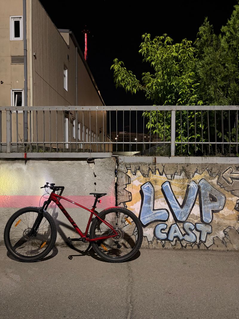 Used Trek Marlin 5 Gen 3 2026 2026 Mountainbike, Red, 27.5, 29 — image 5 of 13