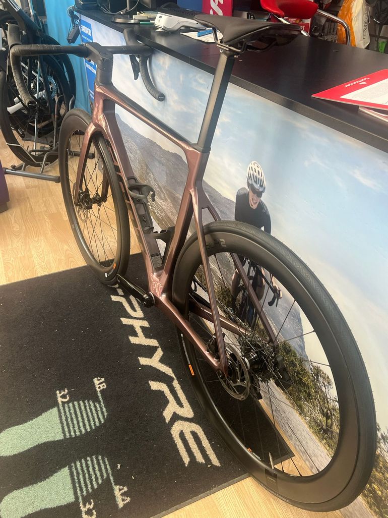 Używany Giant Propel Advanced 1 2024 2024 Road & Gravel — zdjęcie 5 z 7