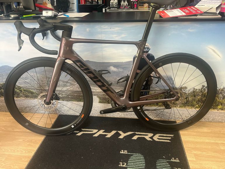 Używany Giant Propel Advanced 1 2024 2024 Road & Gravel — zdjęcie 2 z 7
