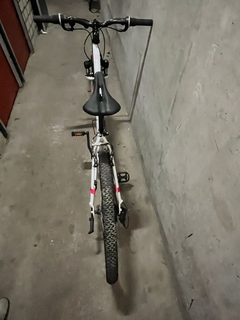 Used DECATHLON Cobra. Other Microshift 2018 Mountainbike, White — image 5 of 5