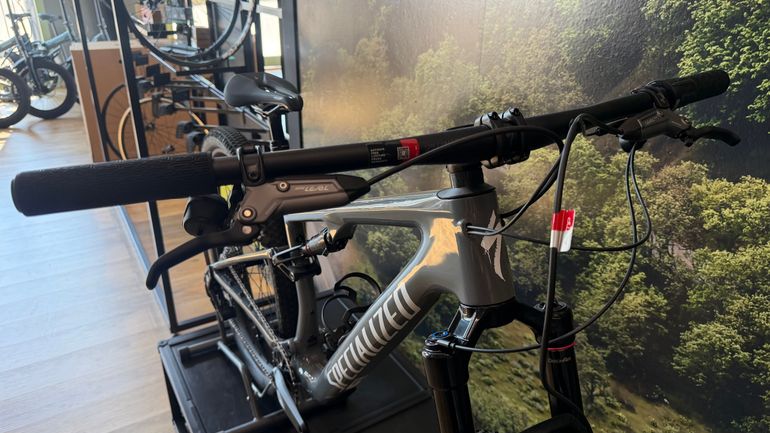 Tweedehands Specialized Epic 8 Comp 2025 2025 Mountainbike — afbeelding 7 van 9