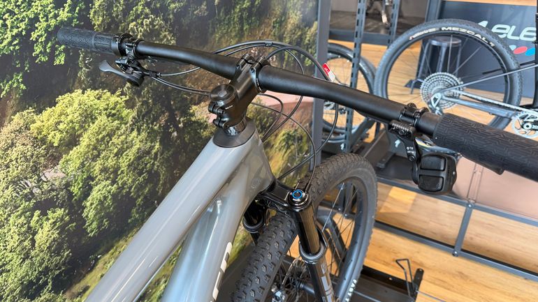 Tweedehands Specialized Epic 8 Comp 2025 2025 Mountainbike — afbeelding 8 van 9