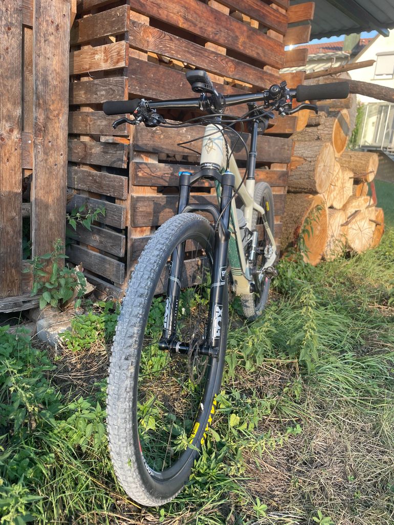 Used Ibis Cycles DV 9 2018 Mountainbike, White — image 2 of 11