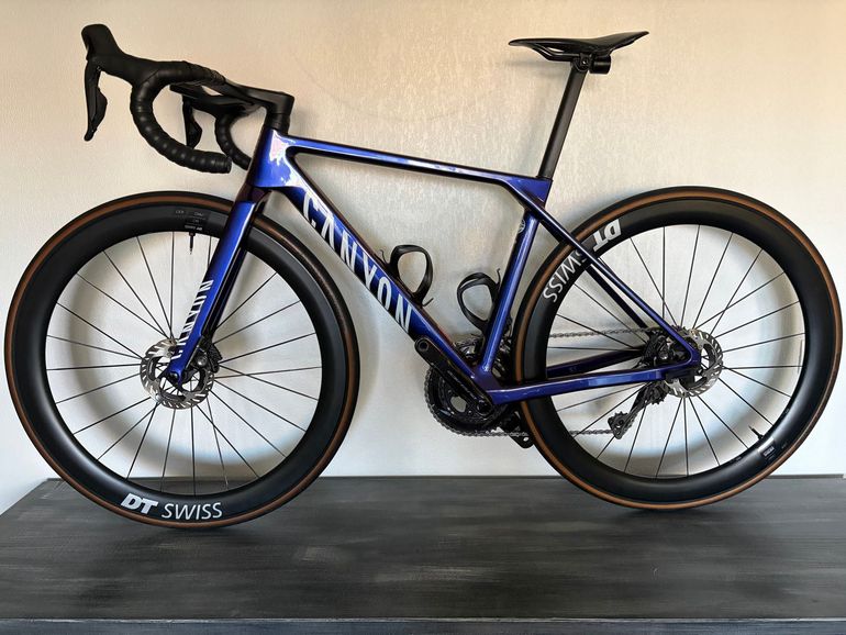 Używany Canyon Ultimate CFR Di2 Aero 2025 2025 Road & Gravel — zdjęcie 2 z 7