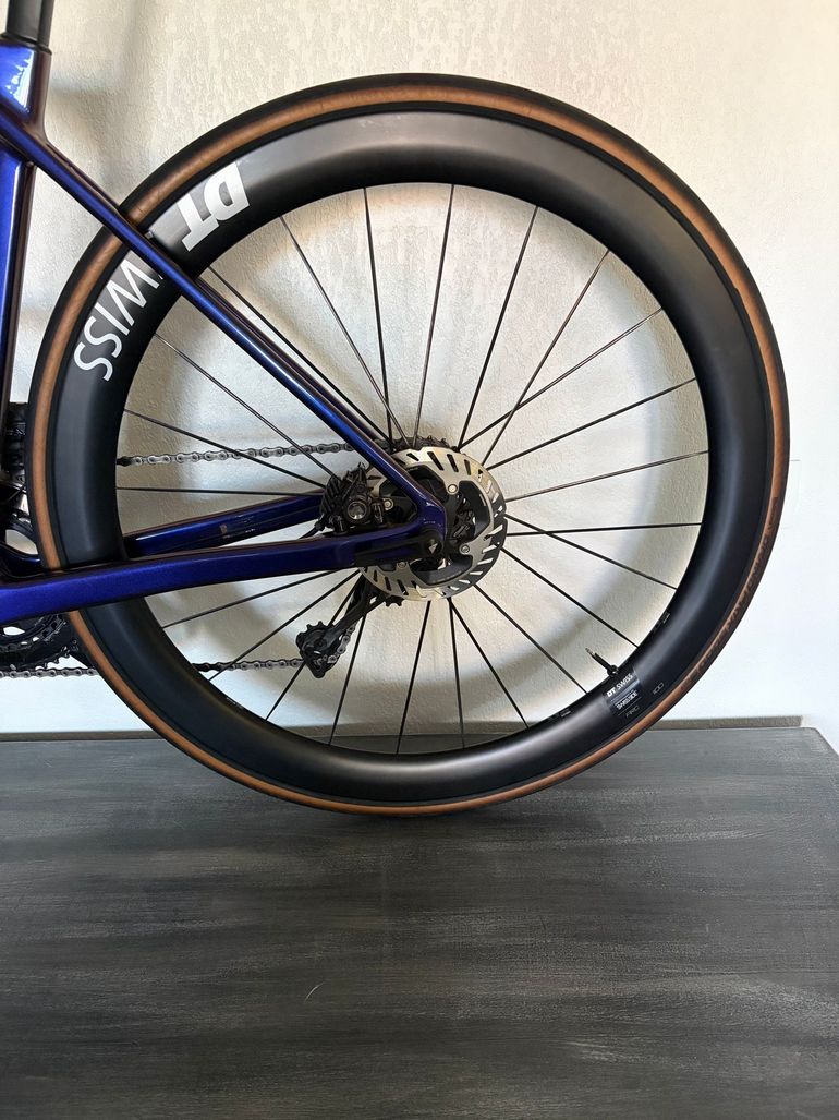Używany Canyon Ultimate CFR Di2 Aero 2025 2025 Road & Gravel — zdjęcie 4 z 7