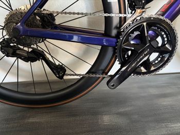 Używany Canyon Ultimate CFR Di2 Aero 2025 2025 Road & Gravel — zdjęcie 5 z 7