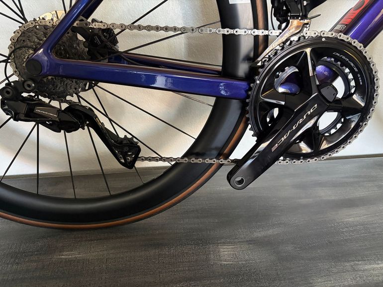 Używany Canyon Ultimate CFR Di2 Aero 2025 2025 Road & Gravel — zdjęcie 5 z 7