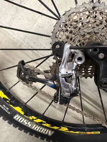 Canyon Strive CF 7.0 Race 2017 2027 Mountainbike d'occasion — image 8 sur 28