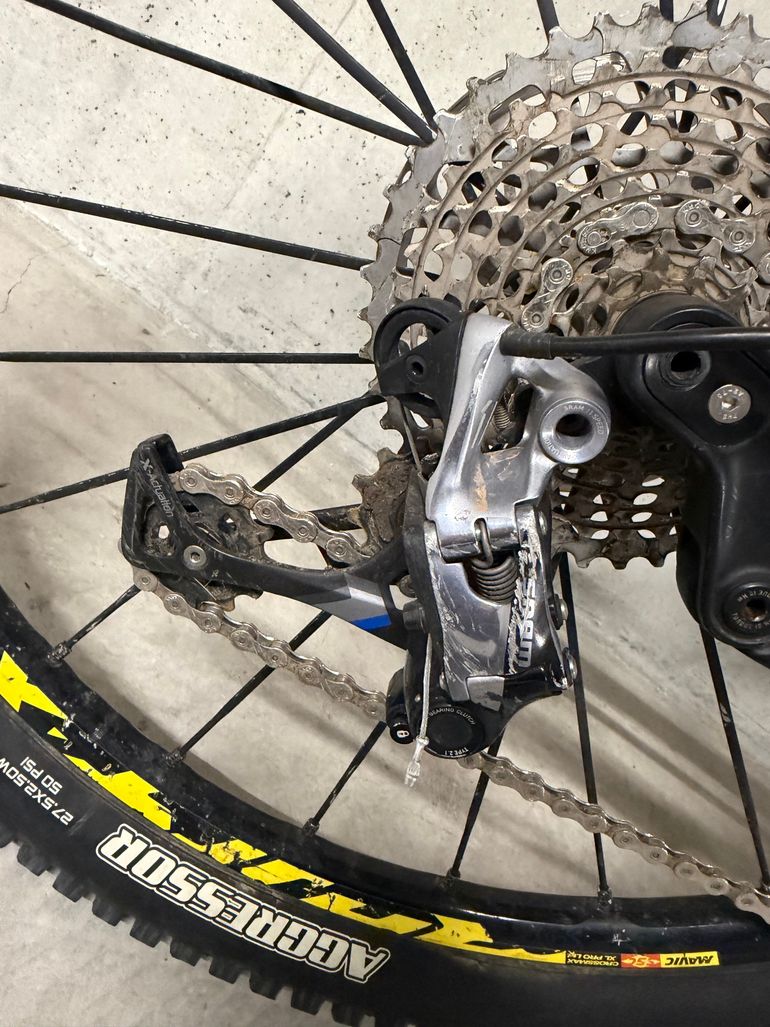 Canyon Strive CF 7.0 Race 2017 2027 Mountainbike d'occasion — image 8 sur 28