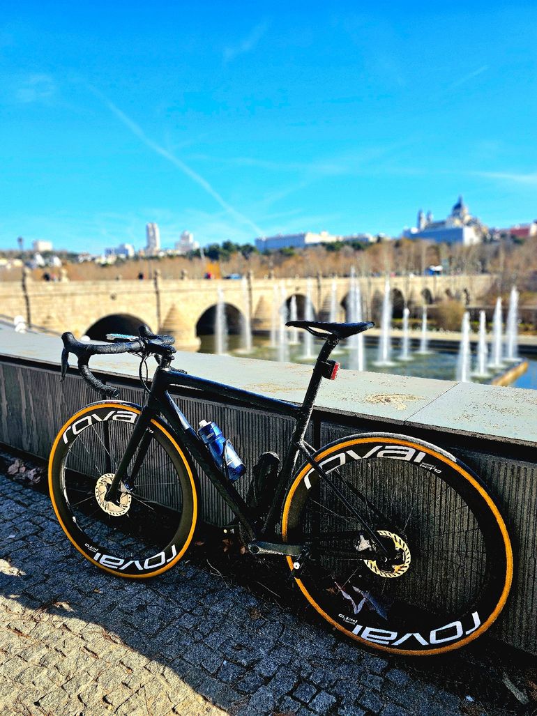 Używany Specialized Men's Tarmac Disc Pro 2019 2019 Road & Gravel — zdjęcie 2 z 4