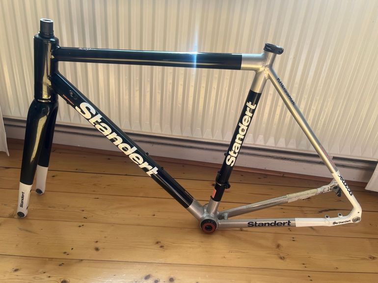 Używany Standert Kreissäge RS Black Widow Shimano 105 Di2 2022 Frameset 2022 Road & Gravel — zdjęcie 1 z 7