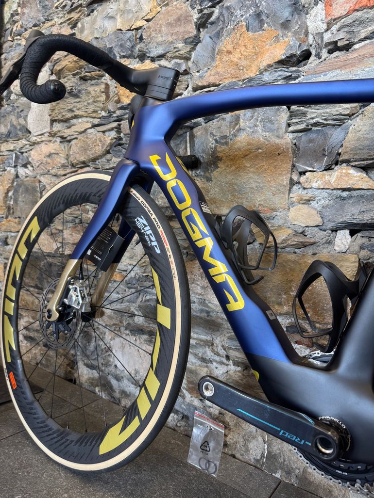 Použité Pinarello DOGMA F SRAM RED ETAP AXS 2026 2026 Road & Gravel — obrázek 3 z 6