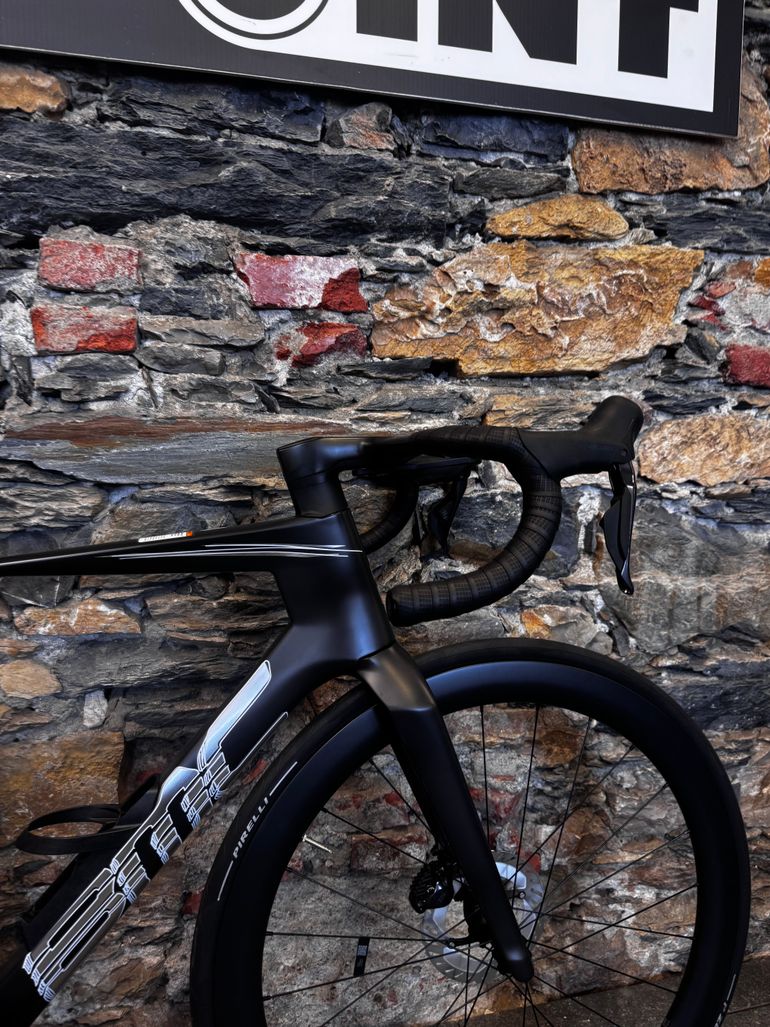 Used BMC Teammachine R 01 FOUR 2027 2027 Road & Gravel, Black — image 3 of 4