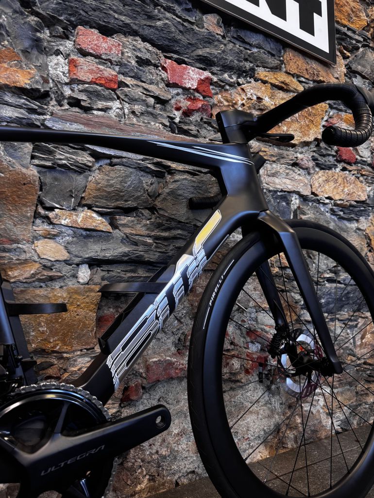 Used BMC Teammachine R 01 FOUR 2027 2027 Road & Gravel, Black — image 4 of 4