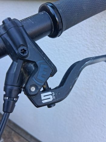 Použité Commencal SUPREME DH V4 2022 2022 Mountainbike — obrázek 7 z 12