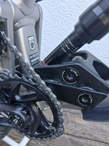 Použité Commencal SUPREME DH V4 2022 2022 Mountainbike — obrázek 3 z 12
