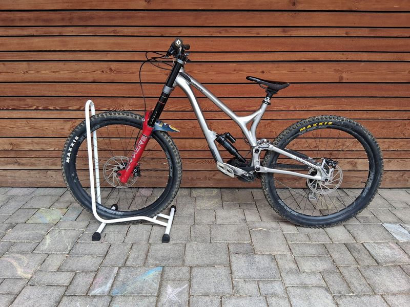 Used Commencal SUPREME DH V4 2022 2022 Mountainbike, Light Gray, 27.5 — image 2 of 12