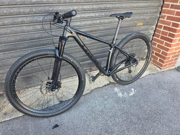 Trek Procaliber 9.7 2020 2020 Mountainbike de segunda mano, Negro — imagen 2 de 4