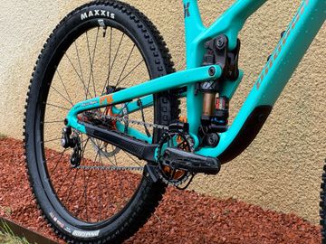 Propain Tyee CF 29 Highend 2023 2023 Mountainbike usato, Blu — immagine 8 di 16