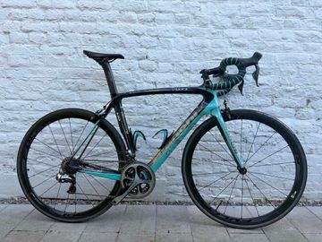 Bianchi XR2 Dura Ace Di2 2016 édition Spéciale 130 Ans 2016 Road & Gravel d'occasion