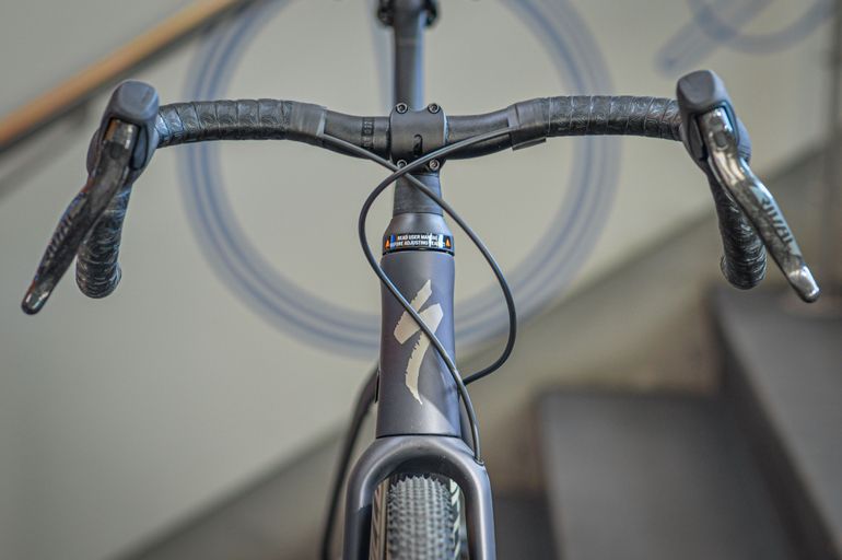Specialized Diverge 4 Expert SRAM Rival XPLR Nebula Metallic/Sandstone Metallic 2026 - New Bike 2026 Road & Gravel d'occasion — image 9 sur 13