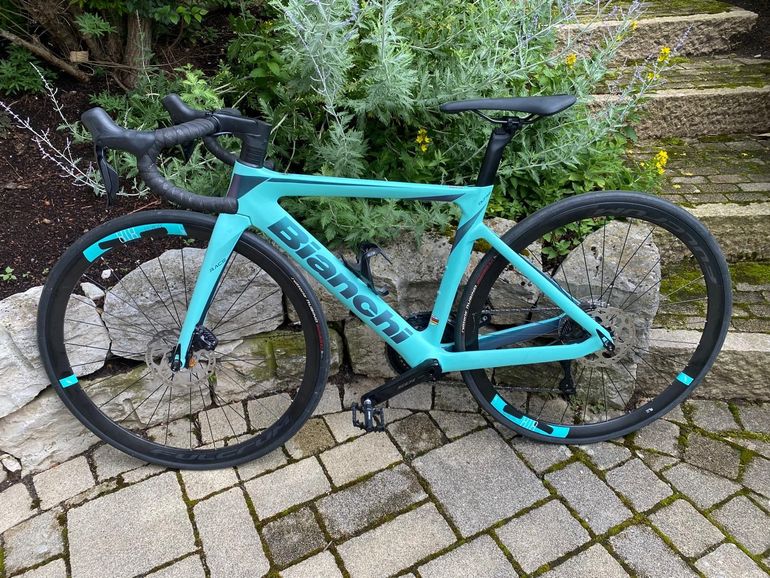 Tweedehands Bianchi Oltre Race 105 Di2 2023 2023 Road & Gravel — afbeelding 1 van 5