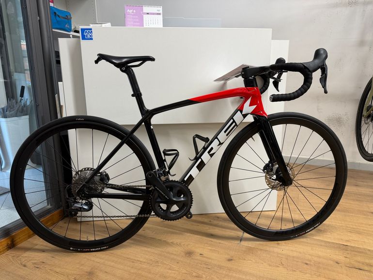Used Trek Émonda SL 6 Disc Pro 2021 2021 Road & Gravel, Red — image 1 of 9