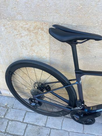 Giant Defy Shimano 105 Di2 2025 Road & Gravel d'occasion — image 3 sur 6