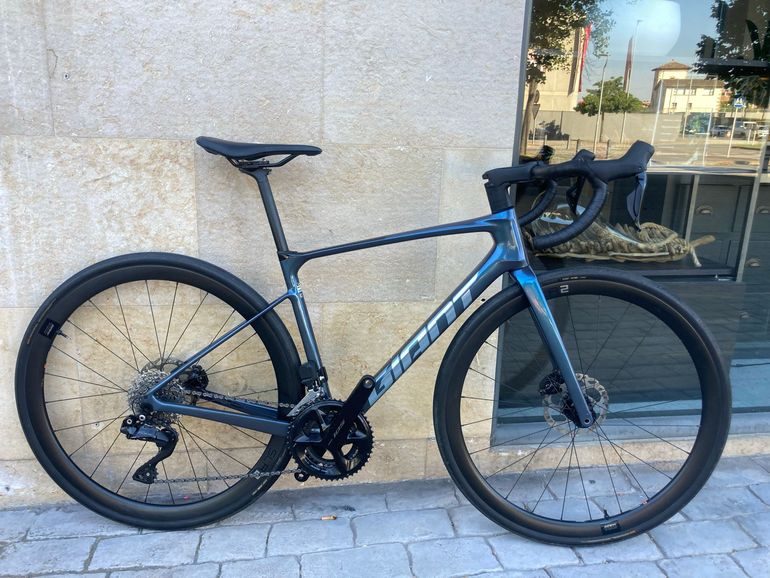 Giant Defy Shimano 105 Di2 2025 Road & Gravel d'occasion — image 1 sur 6